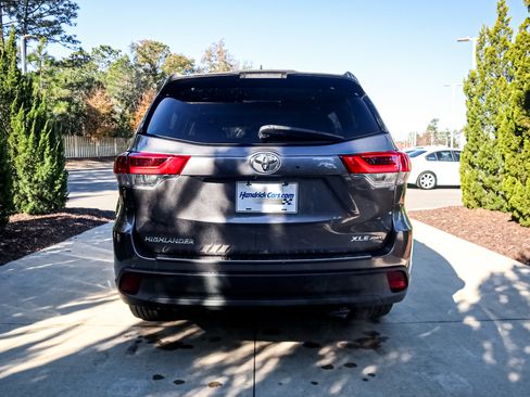 Used 2019 Toyota Highlander XLE image 9
