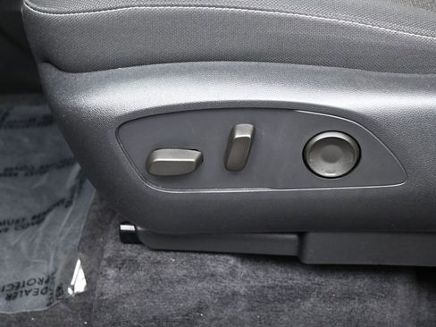 Used 2024 Chevrolet Traverse LT image 12