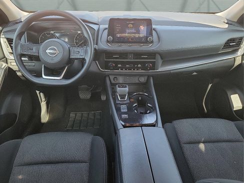 Used 2024 Nissan Rogue SV image 9