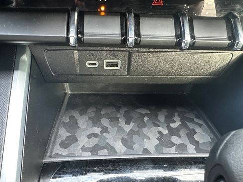 Used 2024 Chevrolet Colorado Trail Boss w/ Technology Package image 13