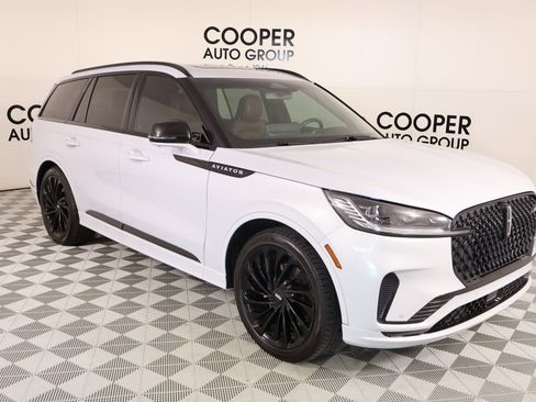 Used 2025 Lincoln Aviator Reserve w/ Equipment Group 201A AWD/4WD image 1