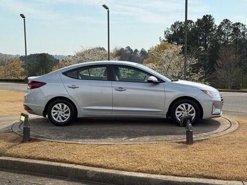 Used 2020 Hyundai Elantra SE w/ Cargo Package (C1) FWD image 8