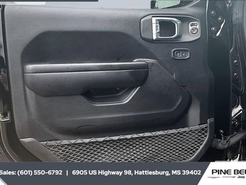 Used 2021 Jeep Gladiator Willys image 17