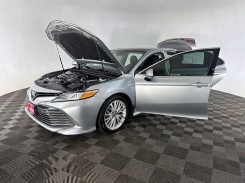 Used 2020 Toyota Camry XLE FWD image 10