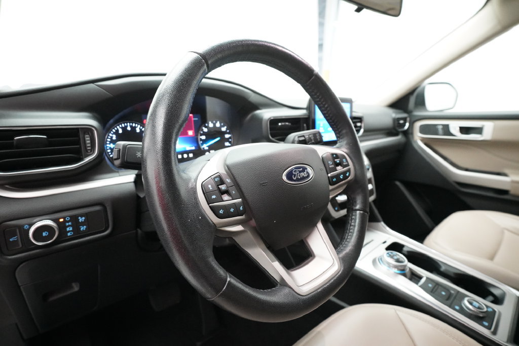 Used 2021 Ford Explorer XLT w/ Equipment Group 202A AWD/4WD image 8