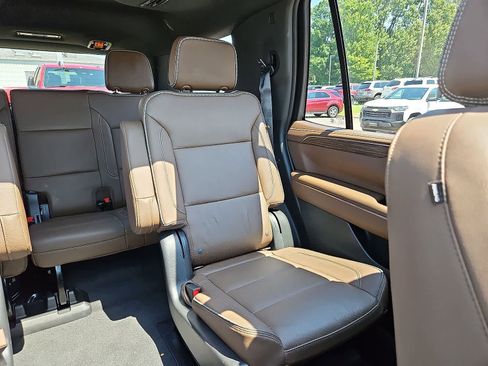 Used 2022 Chevrolet Tahoe High Country AWD/4WD image 15