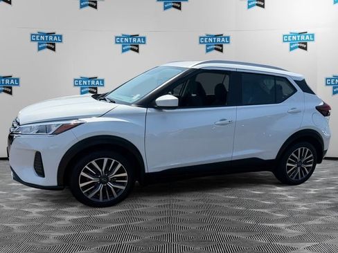 Used 2023 Nissan Kicks SV FWD image 2