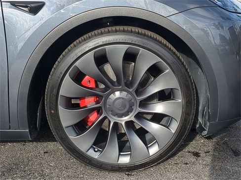 Used 2023 Tesla Model Y Long Range image 11