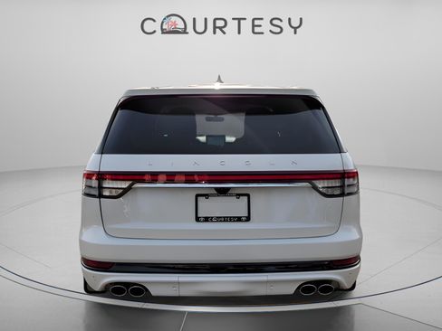 Used 2022 Lincoln Aviator Grand Touring w/ Equipment Group 301A image 4