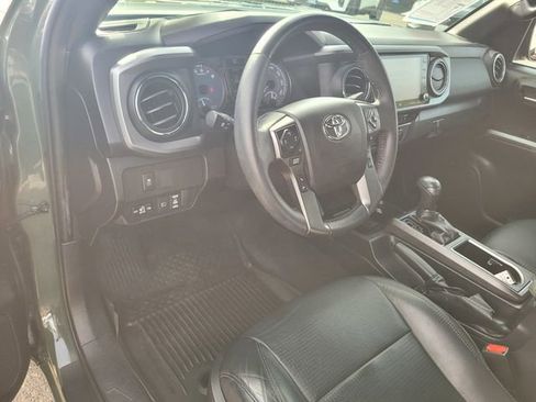 Used 2021 Toyota Tacoma TRD Off-Road w/ TRD Premium Off Road Package image 9