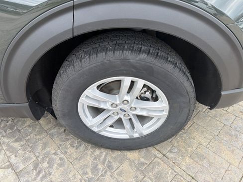 Used 2023 Ford Explorer XLT image 11