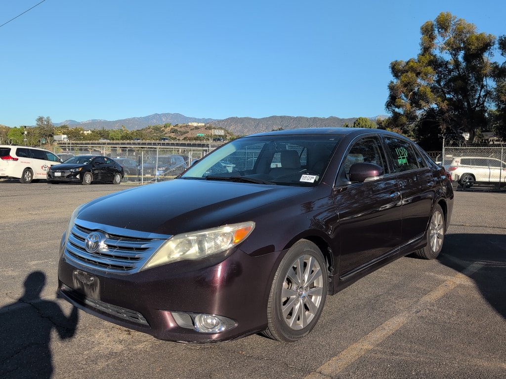 Used 2012 Toyota Avalon Limited FWD image 1