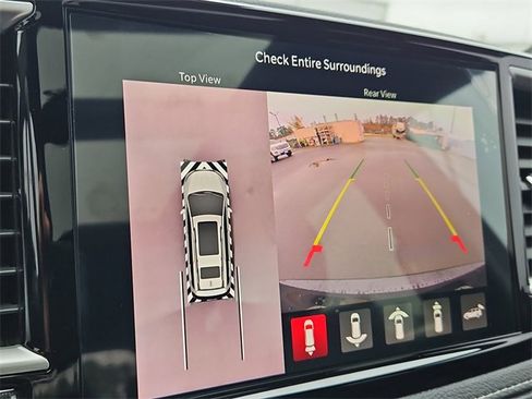 Used 2026 Chrysler Pacifica Select image 2