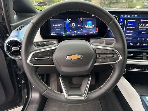 Certified 2025 Chevrolet Equinox EV LT FWD image 11