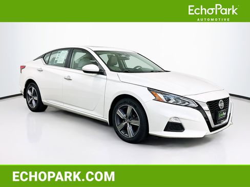 Used 2022 Nissan Altima 2.5 SV w/ SV Premium Package image 1