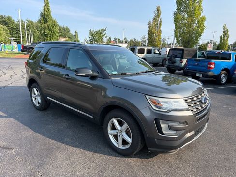 Used 2016 Ford Explorer XLT w/ Equipment Group 202A AWD/4WD image 1