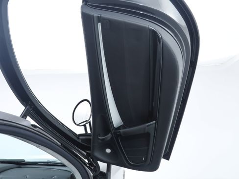 Used 2006 Mercedes-Benz SLR image 17