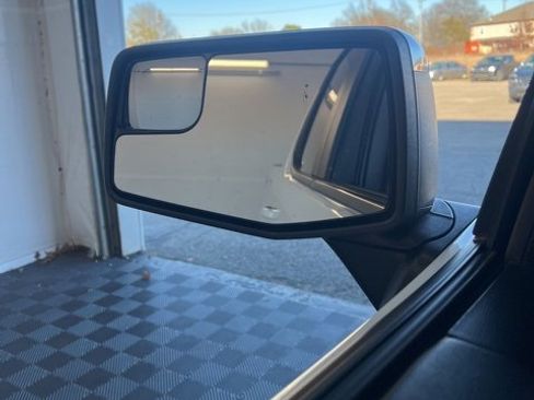 Used 2022 Chevrolet Silverado 1500 LT image 39