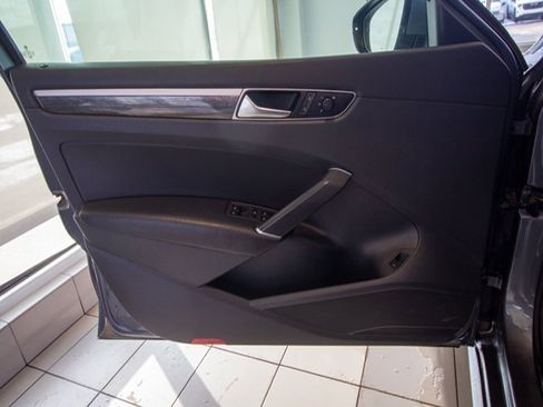 Used 2018 Volkswagen Passat 2.0T SE image 8