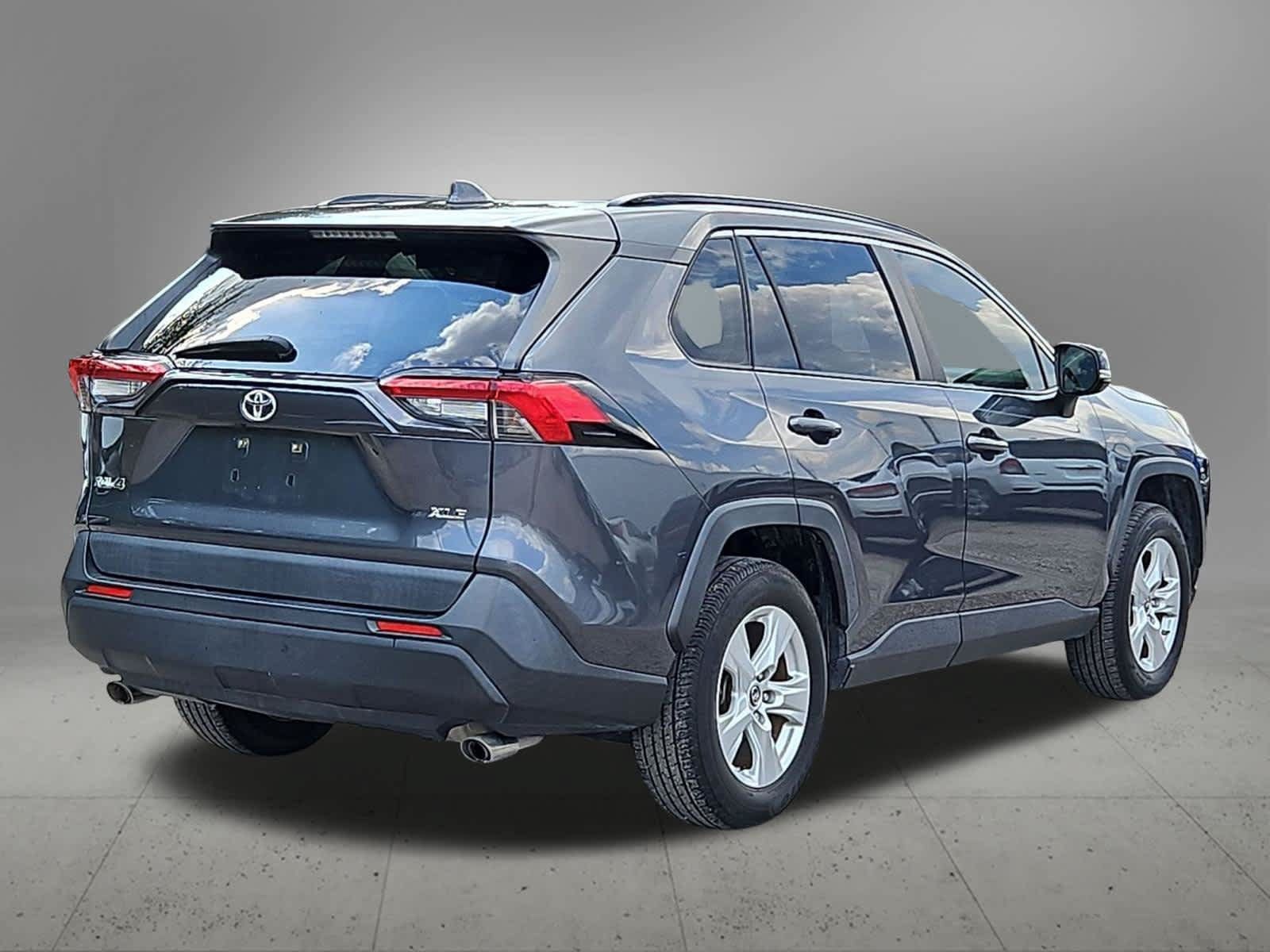 Used 2019 Toyota RAV4 XLE w/ Convenience Package FWD image 6