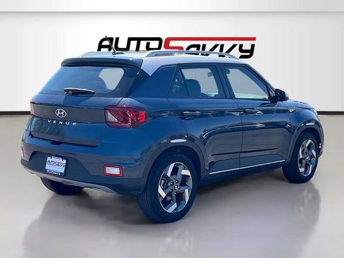 Used 2024 Hyundai Venue Limited FWD image 7