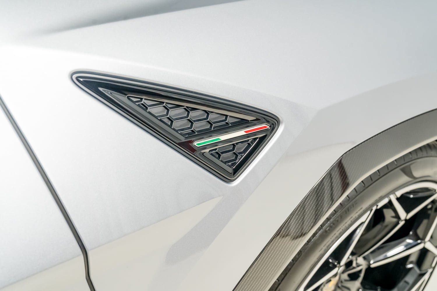 Used 2024 Lamborghini Urus Performante AWD/4WD image 41
