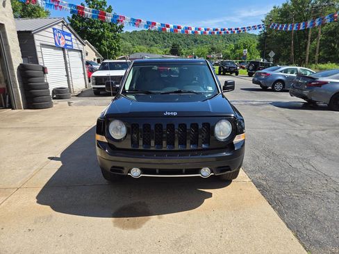 Used 2012 Jeep Patriot Limited w/ Sun/Sound Group AWD/4WD image 2