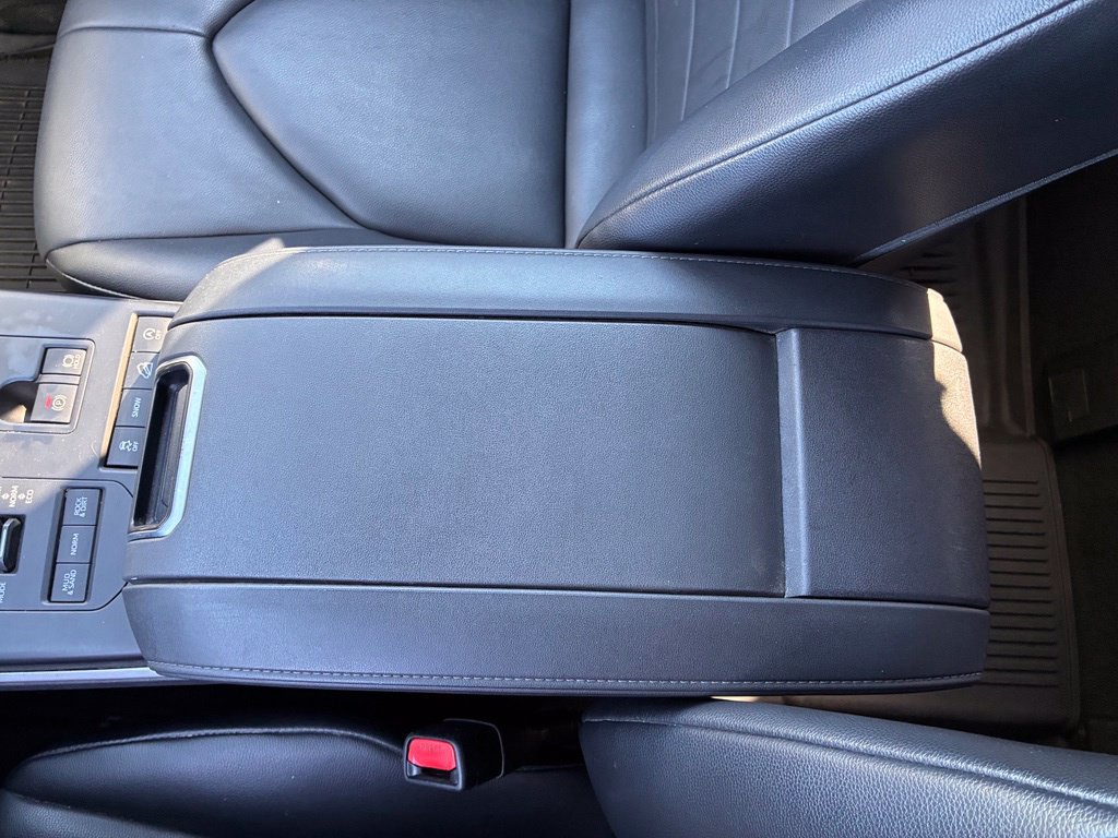 Used 2021 Toyota Highlander XLE AWD/4WD image 39