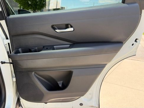 Used 2022 Nissan Pathfinder SV AWD/4WD image 31