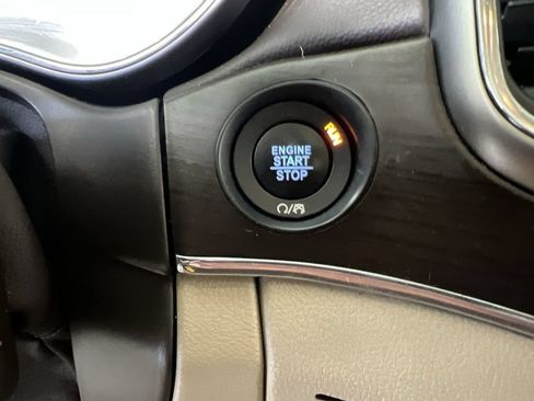 Used 2018 Jeep Grand Cherokee Overland AWD/4WD image 17