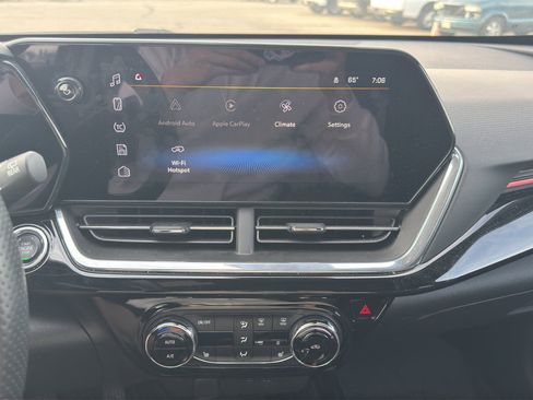 Used 2024 Chevrolet Trax RS w/ Sunroof Package FWD image 12