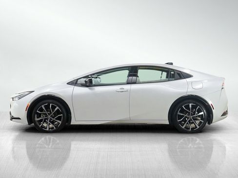 Used 2025 Toyota Prius Plug-In Hybrid image 2