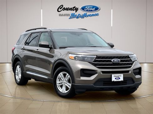 Used 2021 Ford Explorer XLT image 1
