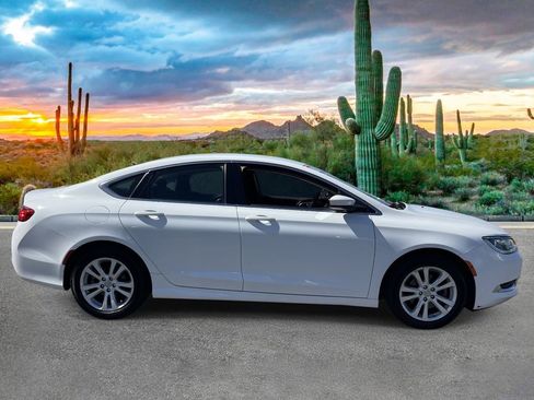Used 2015 Chrysler 200 Limited image 2