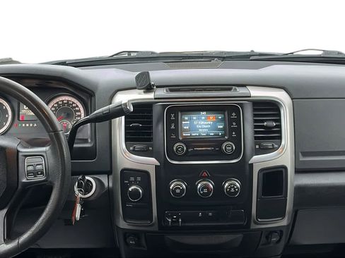 Used 2018 RAM 2500 SLT image 28