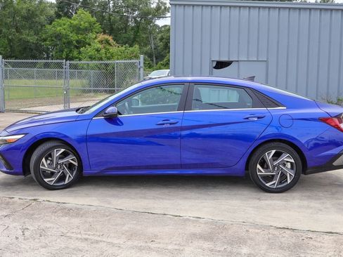 Used 2025 Hyundai Elantra Limited FWD image 26