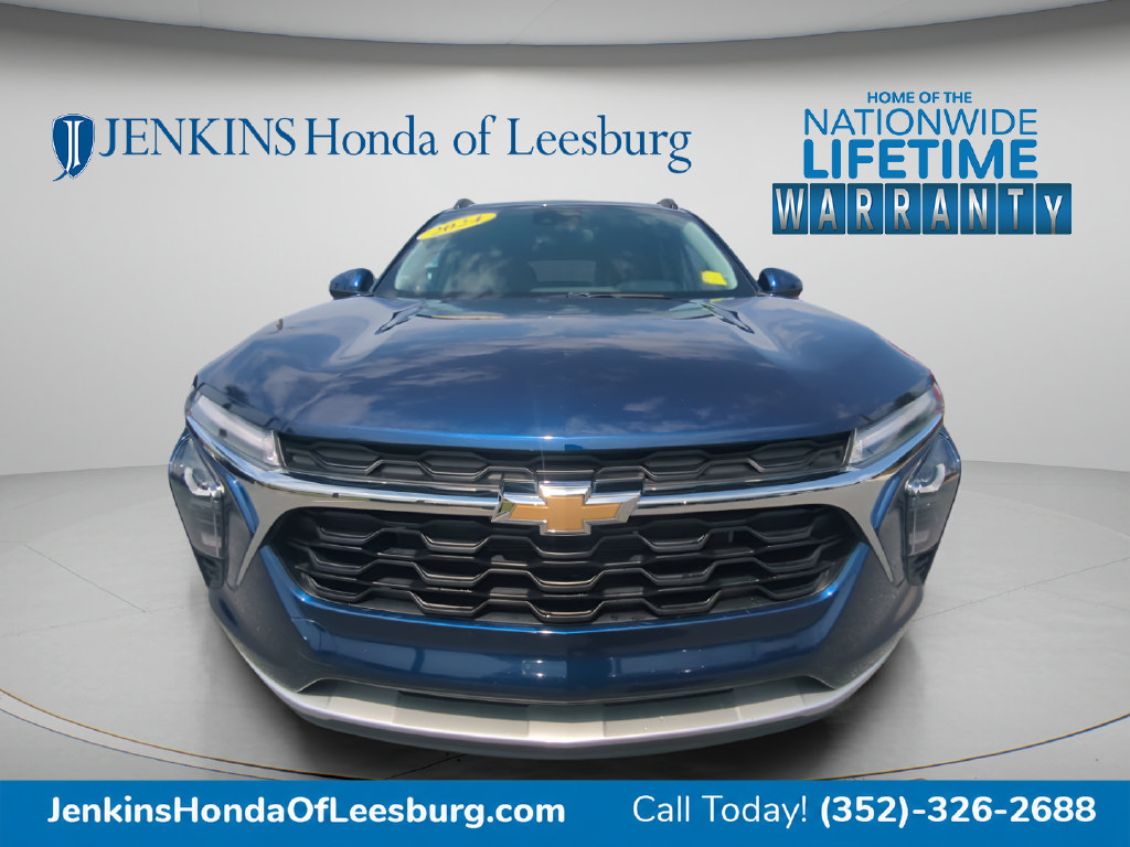 Used 2024 Chevrolet Trax LT w/ LT Convenience Package FWD image 9