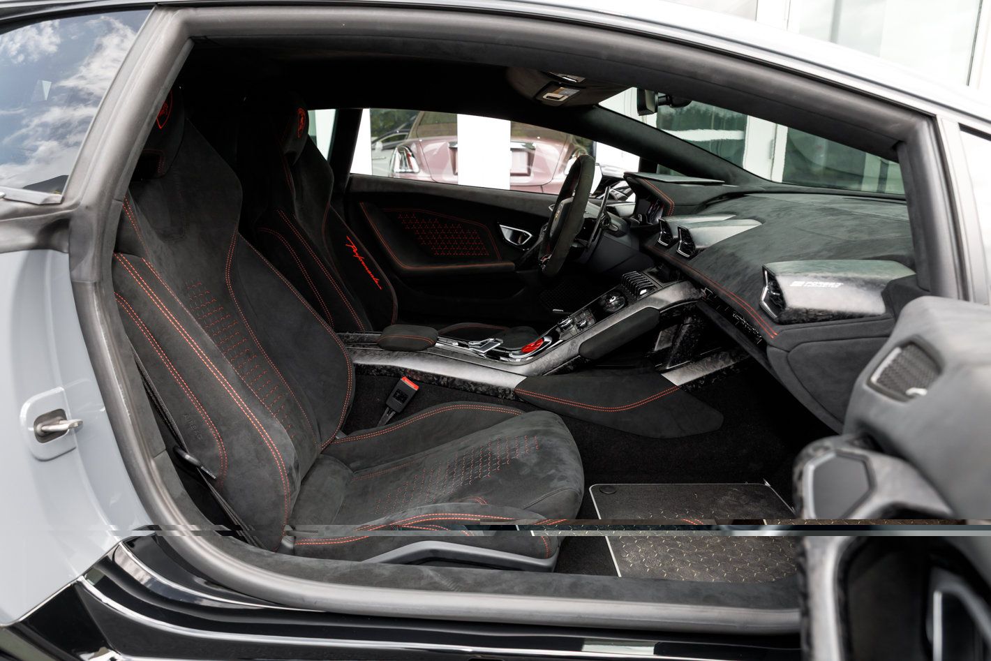 Used 2018 Lamborghini Huracan Performante AWD/4WD image 34