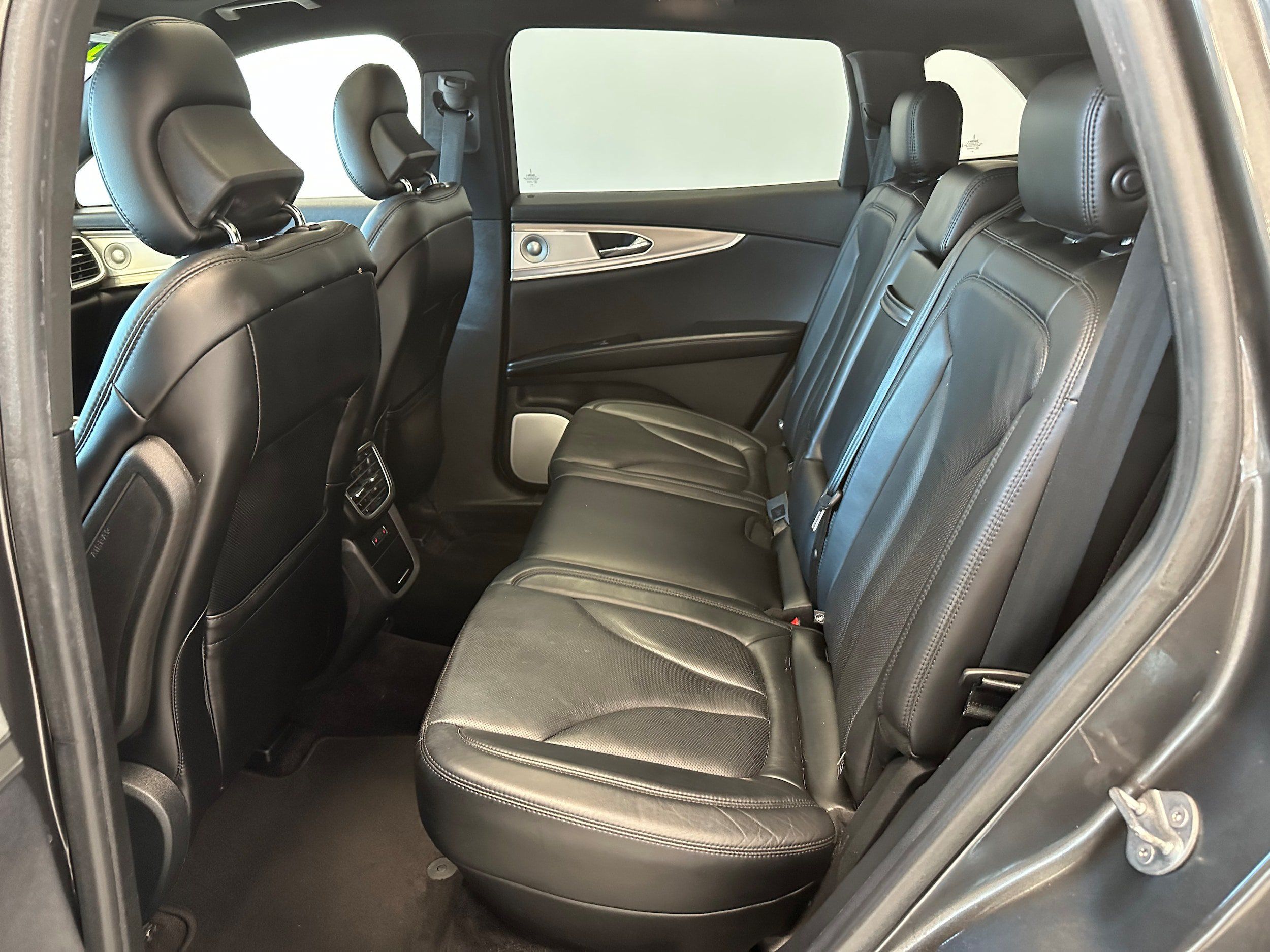 Used 2017 Lincoln MKX Reserve w/ Luxury Package AWD/4WD image 13