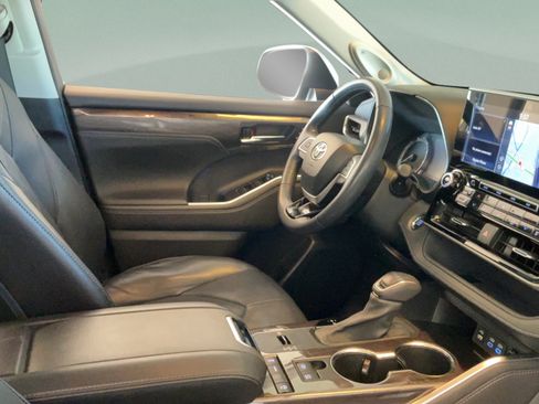Used 2022 Toyota Highlander Platinum FWD image 38