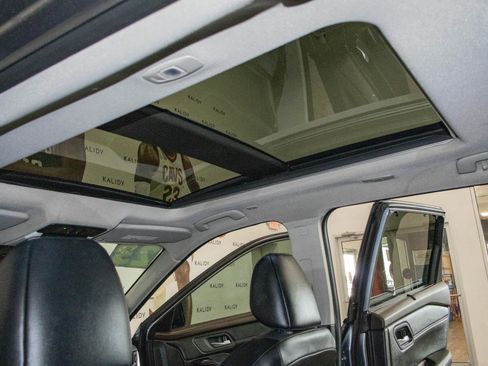 Used 2023 Nissan Rogue SV w/ SV Premium B Package FWD image 13