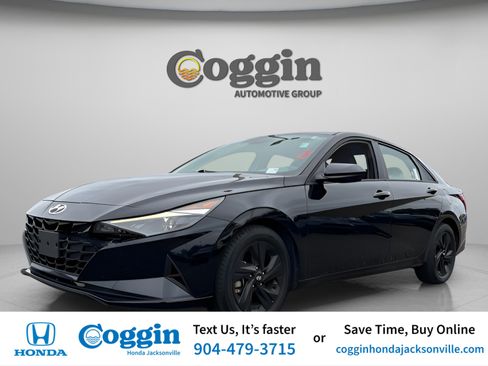 Used 2023 Hyundai Elantra SEL w/ Cargo Package image 1