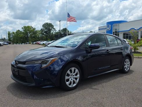 Used 2023 Toyota Corolla LE FWD image 7