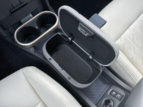 Used 2025 MINI Cooper 2-Door Hardtop image 33