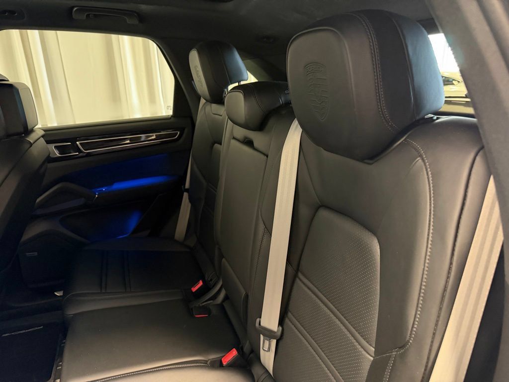 Certified 2023 Porsche Cayenne Platinum Edition AWD/4WD image 25