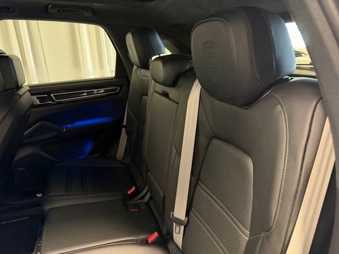 Certified 2023 Porsche Cayenne Platinum Edition AWD/4WD image 25
