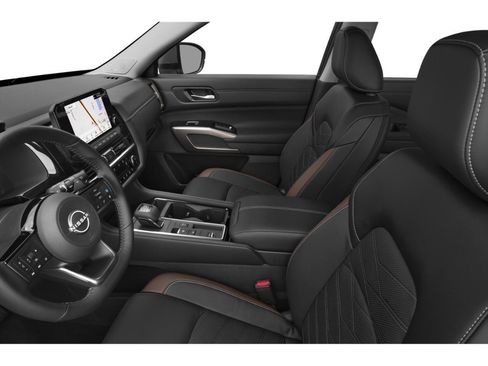 Used 2024 Nissan Pathfinder Platinum w/ Cargo Package image 4