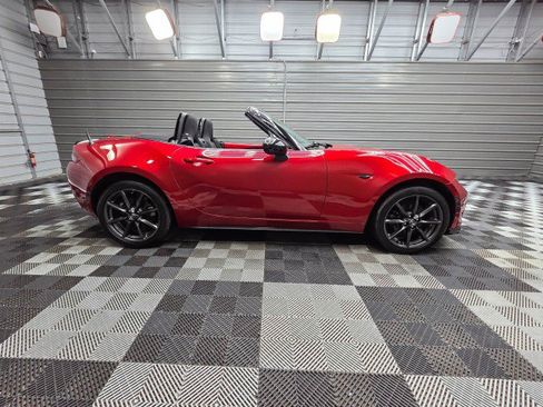 Used 2016 MAZDA MX-5 Miata Club RWD image 10