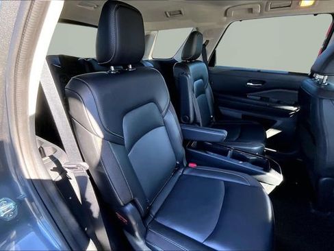 Used 2024 Nissan Pathfinder SL w/ SL Premium Package image 17