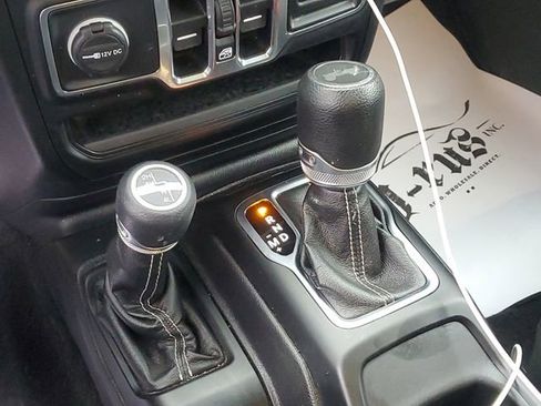 Used 2021 Jeep Wrangler Unlimited Sahara w/ Uconnect 4C Nav & Sound Group image 18